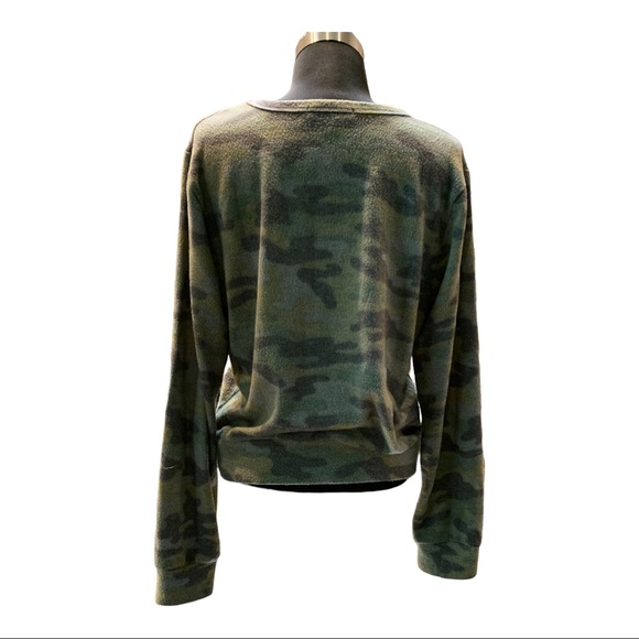 Gaze.  Camo Soft Crop Sweatshirt. Size Ladies Medium. - Picture 3 of 5